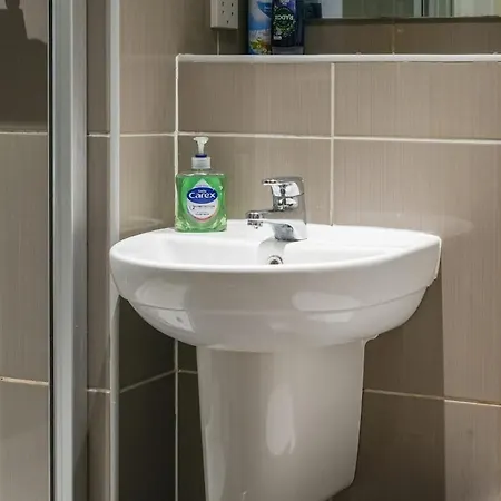 Apartment Maxstays - Cozy Leeds Centre 2 Bed - Steps From First Direct Arena - Free Parking