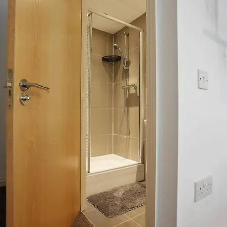 Maxstays - Cozy Leeds Centre 2 Bed - Steps From First Direct Arena - Free Parking Apartment *