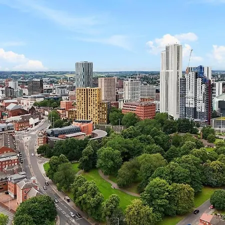 Maxstays - Cozy Leeds Centre 2 Bed - Steps From First Direct Arena - Free Parking *