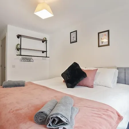 Maxstays - Cozy Leeds Centre 2 Bed - Steps From First Direct Arena - Free Parking Leeds (West Yorkshire)