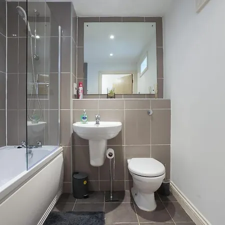 Maxstays - Cozy Leeds Centre 2 Bed - Steps From First Direct Arena - Free Parking *