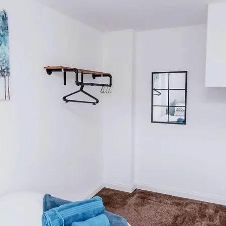 Apartment Maxstays - Cozy Leeds Centre 2 Bed - Steps From First Direct Arena - Free Parking *