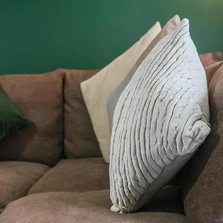 Maxstays - Cozy Leeds Centre 2 Bed - Steps From First Direct Arena - Free Parking Leeds (West Yorkshire)