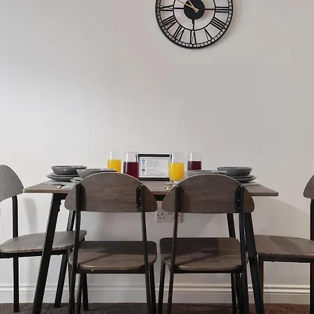 Apartment Maxstays - Cozy Leeds Centre 2 Bed - Steps From First Direct Arena - Free Parking *